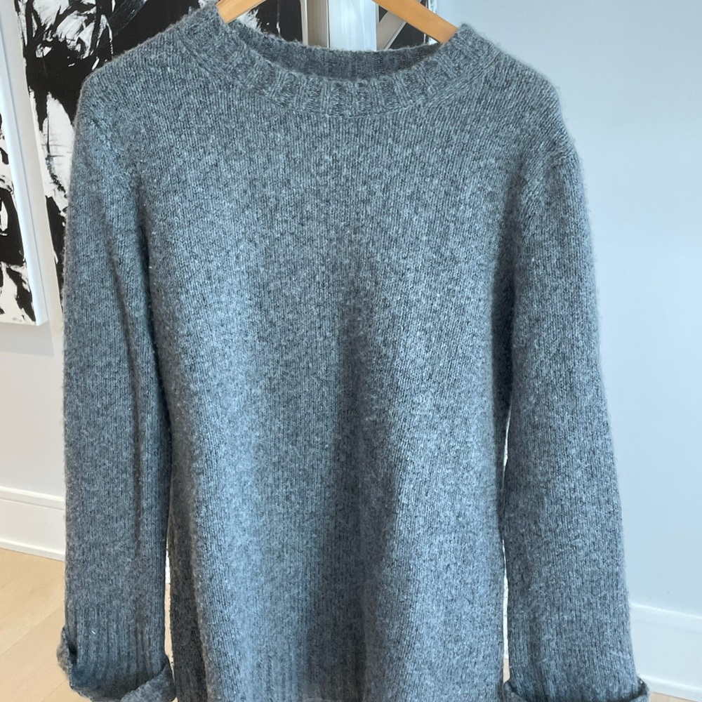 Beautiful cashmere sweater in excellent condition